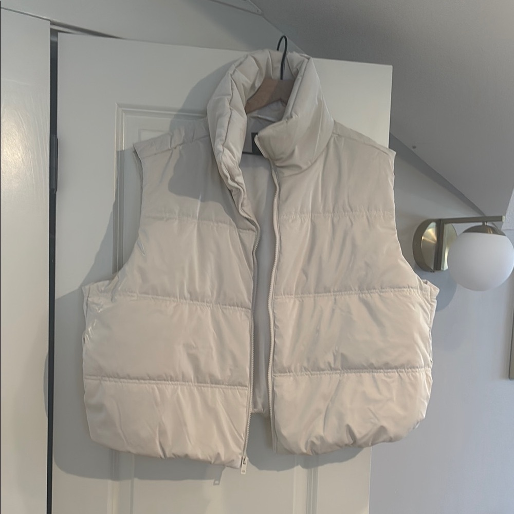 Wild Fable matte cropped puffer vest